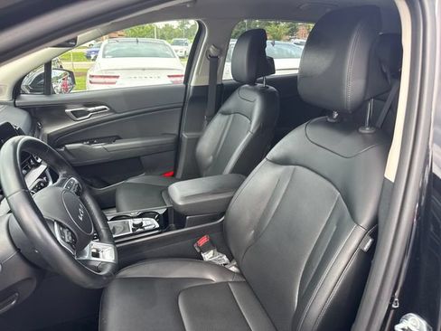 Used 2025 Kia Sportage EX FWD image 13