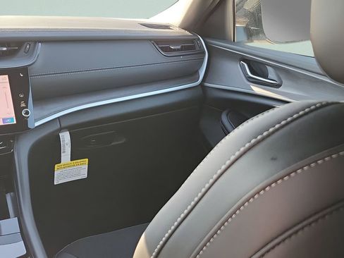 New 2026 Jeep Grand Cherokee Altitude image 26