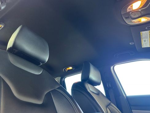 Used 2025 Jeep Compass Limited image 25