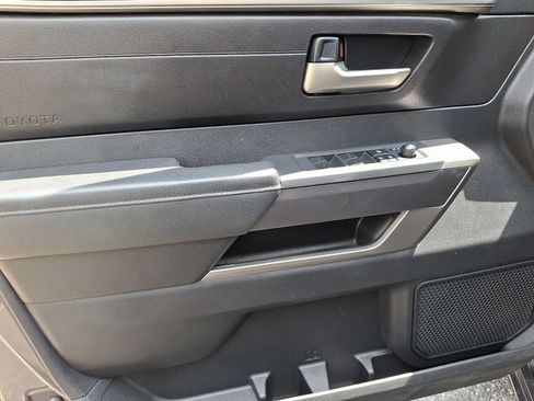 Used 2022 Toyota Tundra SR5 w/ SR5 Convenience Package AWD/4WD image 9