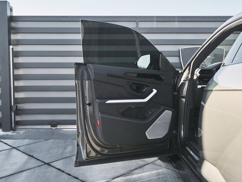 Used 2025 Lamborghini Urus SE image 28