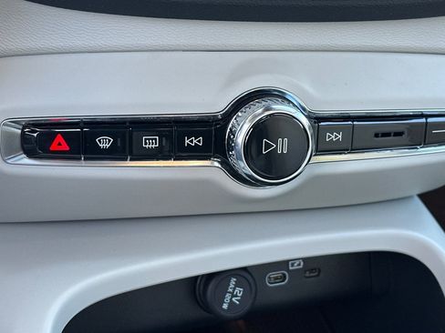 New 2026 Volvo XC40 B4 Plus w/ Climate Package FWD image 21