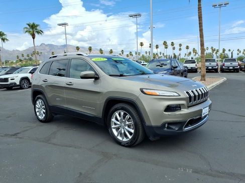 Used 2017 Jeep Cherokee Limited FWD image 31