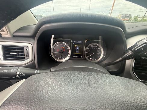 Used 2018 Nissan Titan SV w/ SV Convenience Package AWD/4WD image 17