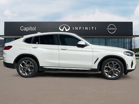 Used 2023 BMW X4 xDrive30i image 4