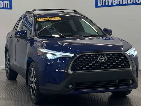 Used 2022 Toyota Corolla Cross XLE w/ Convenience Package AWD/4WD image 3