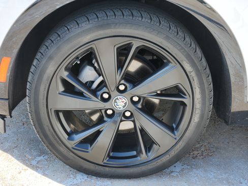 Used 2023 Buick Envision Essence w/ Sport Touring Package FWD image 15