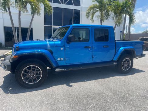 Used 2022 Jeep Gladiator Overland w/ Popular Equipment Package AWD/4WD image 2