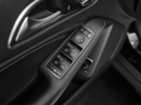 Used 2018 Mercedes-Benz GLA 250 4MATIC image 40
