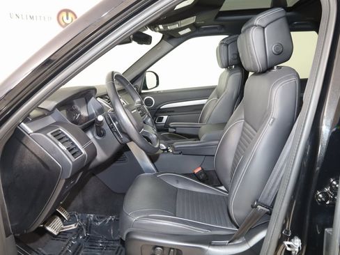 Used 2023 Land Rover Discovery S R-Dynamic image 12