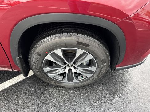 New 2026 Toyota Highlander XLE image 10