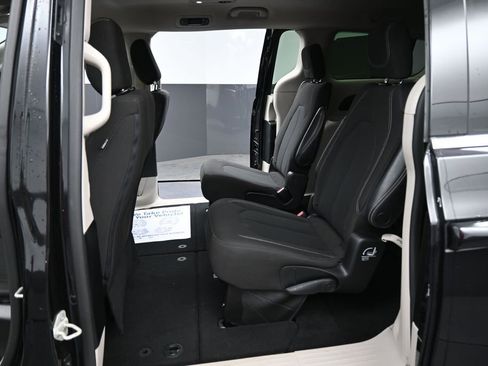 Used 2023 Chrysler Voyager LX FWD image 26