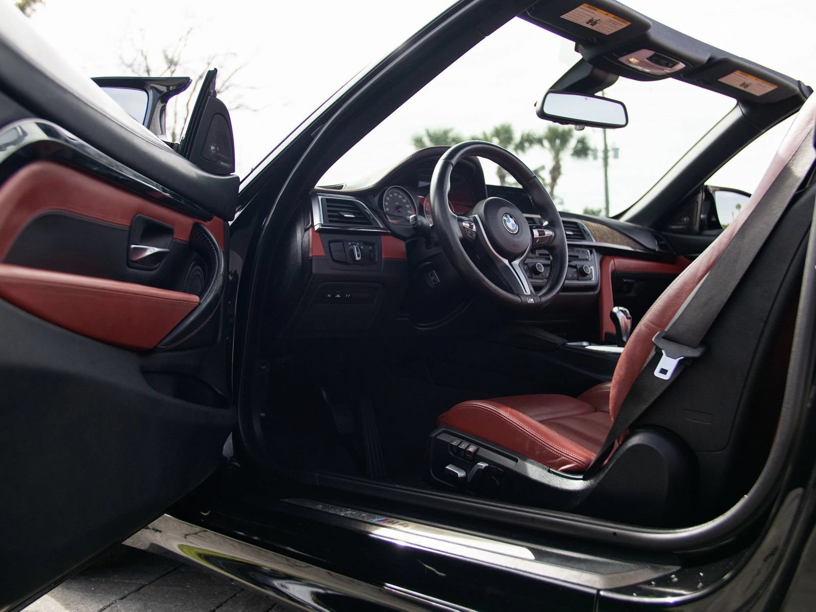 Used 2016 BMW M4 Convertible RWD image 18
