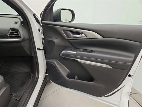 Used 2025 Chevrolet Traverse LT w/ LPO, Floor Liner Package image 36