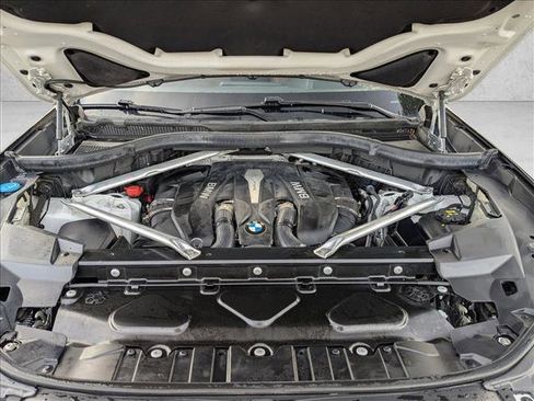 Used 2019 BMW X5 xDrive50i w/ M Sport Package image 25