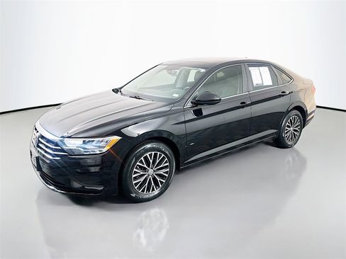 Used 2019 Volkswagen Jetta SE w/ Cold Weather Package image 3