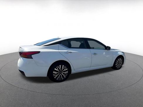 Used 2025 Nissan Altima 2.5 SV FWD image 13