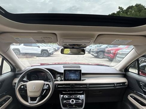 Used 2022 Lincoln Corsair AWD w/ Premium Package image 20