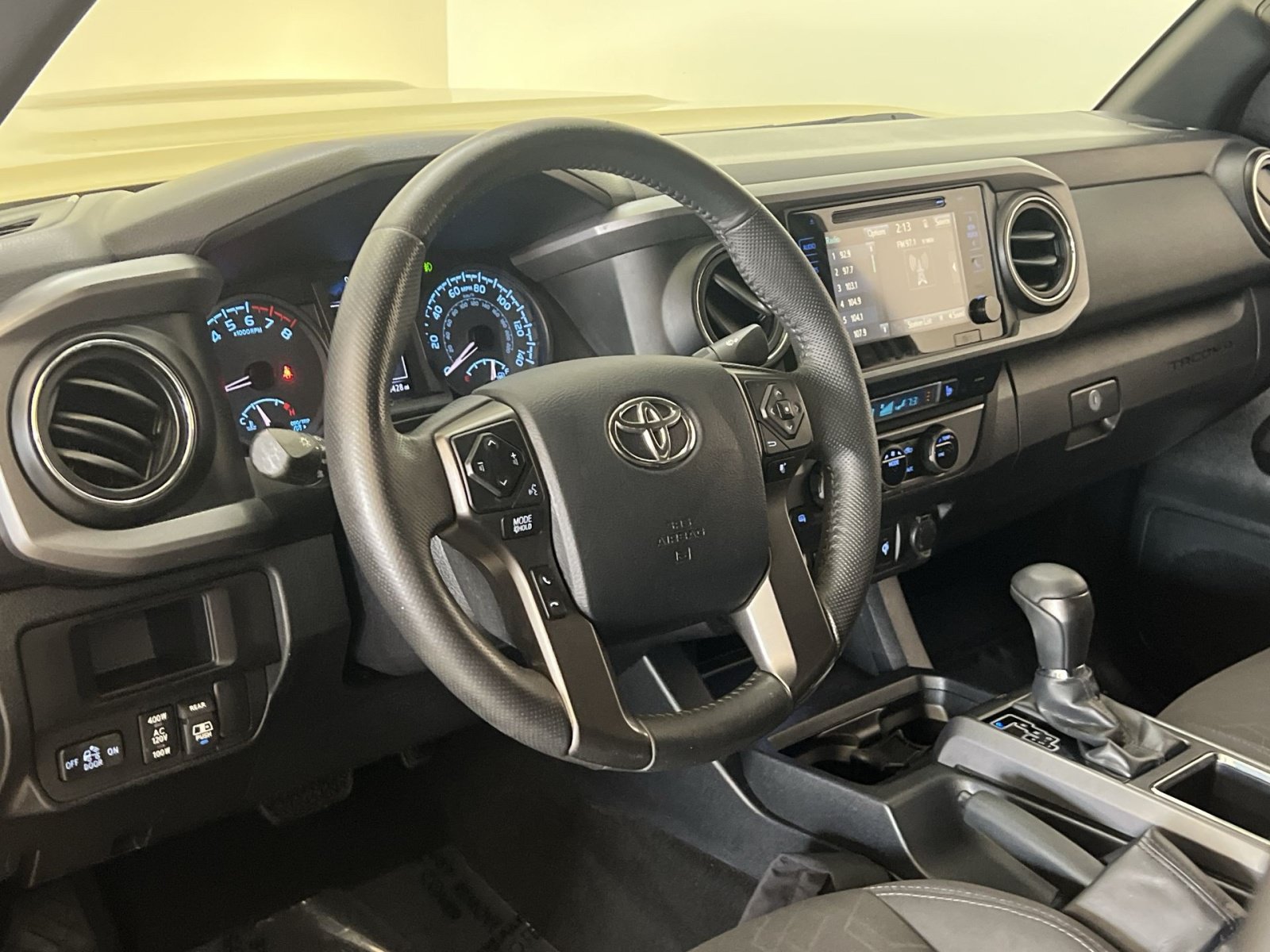 Used 2017 Toyota Tacoma TRD Sport w/ Premium & Technology Package RWD image 15
