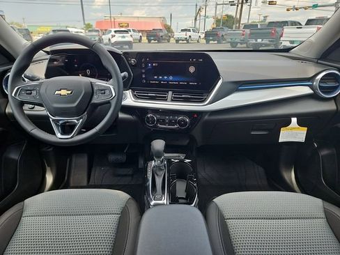 New 2025 Chevrolet Trax LT w/ Driver Confidence Package image 2