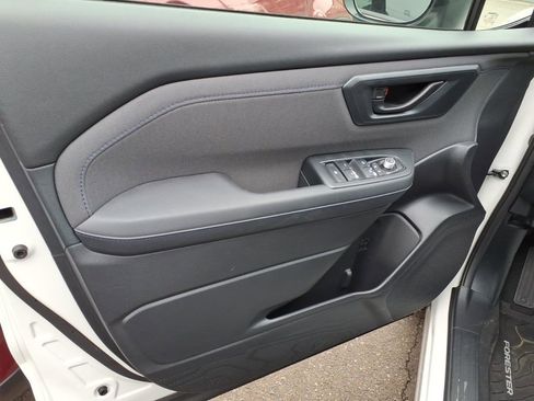 Used 2025 Subaru Forester Premium image 9