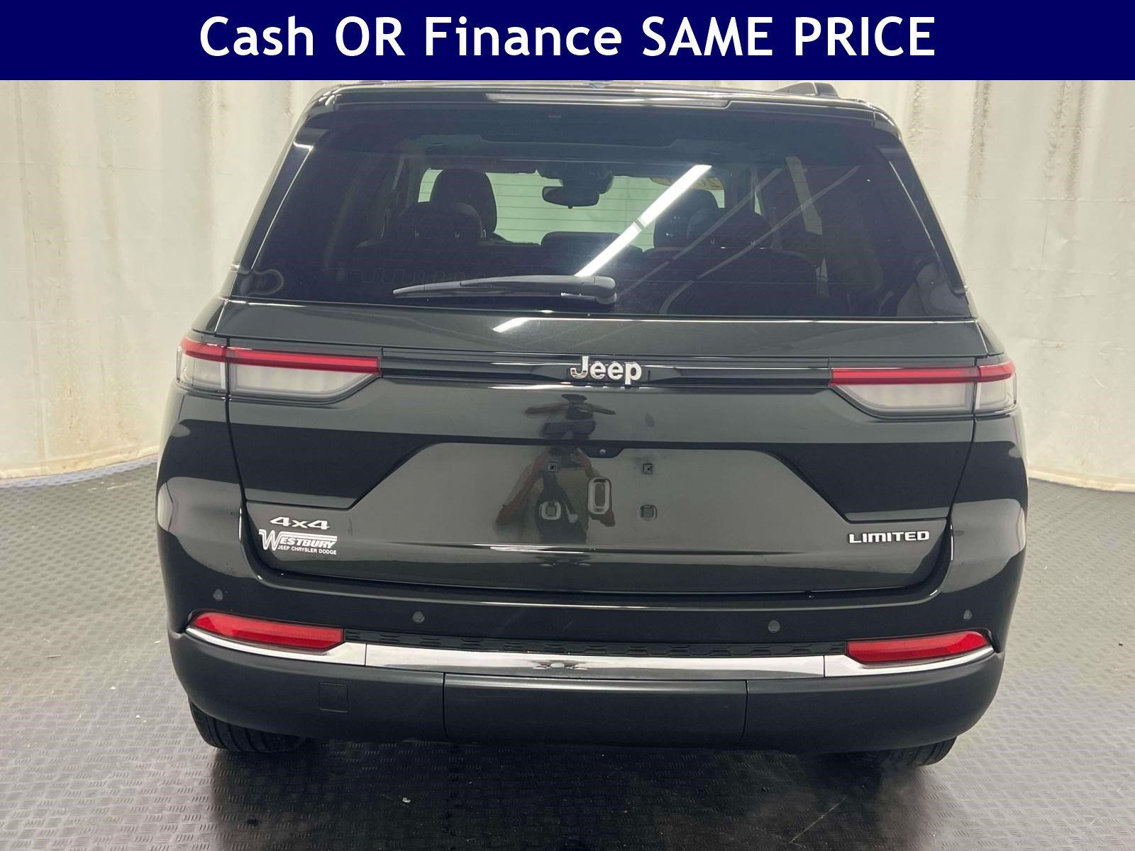 Used 2023 Jeep Grand Cherokee Limited AWD/4WD image 7