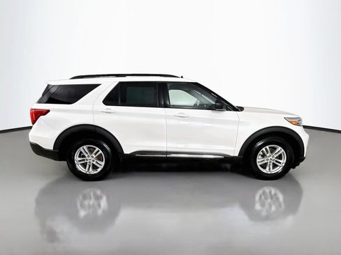 Used 2021 Ford Explorer XLT w/ Equipment Group 202A AWD/4WD image 9