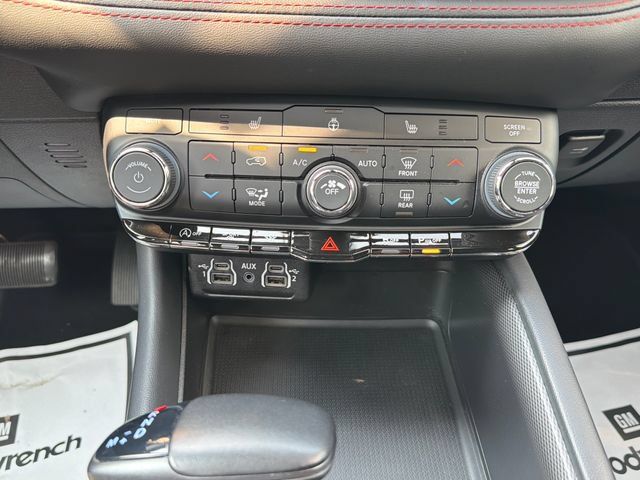 Used 2025 Dodge Durango GT AWD/4WD image 33