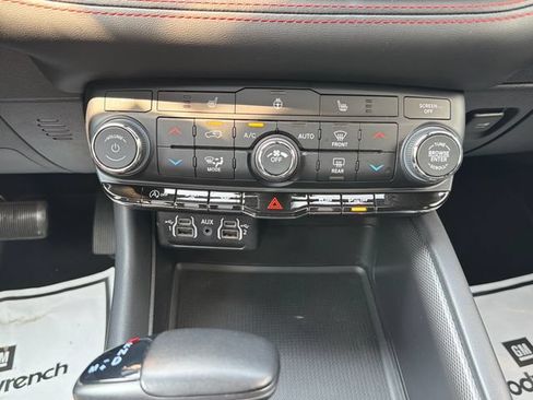Used 2025 Dodge Durango GT AWD/4WD image 33