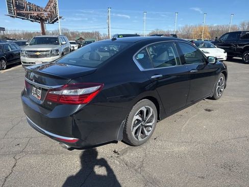 Used 2017 Honda Accord EX-L image 10