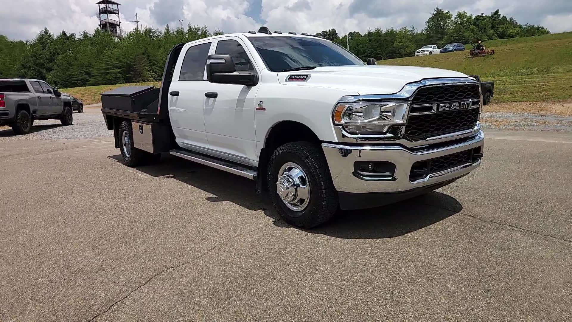 Used 2024 RAM 3500 Tradesman w/ Chrome Appearance Group AWD/4WD image 14
