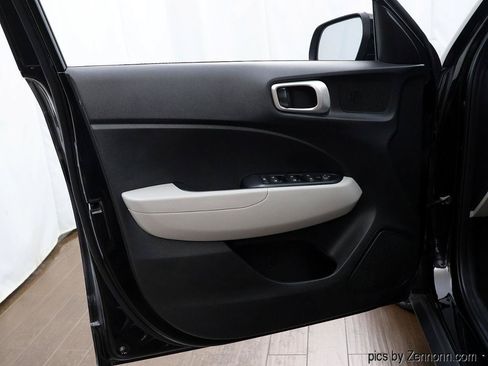 Used 2020 Hyundai Venue SEL FWD image 24