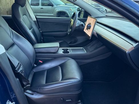 Used 2022 Tesla Model Y Long Range image 28