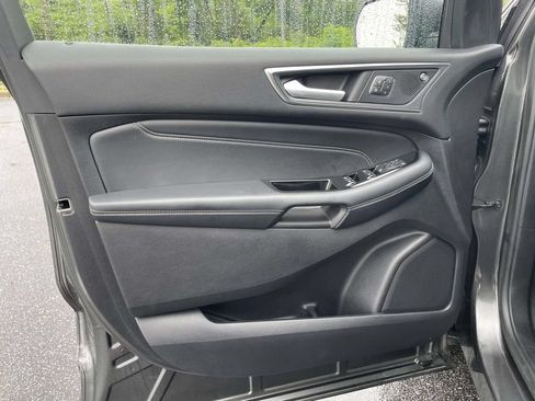 Used 2019 Ford Edge Titanium FWD image 5