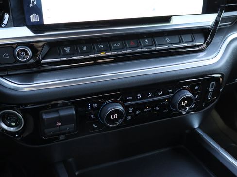 Used 2024 Chevrolet Silverado 2500 High Country w/ High Country Premium Package image 17