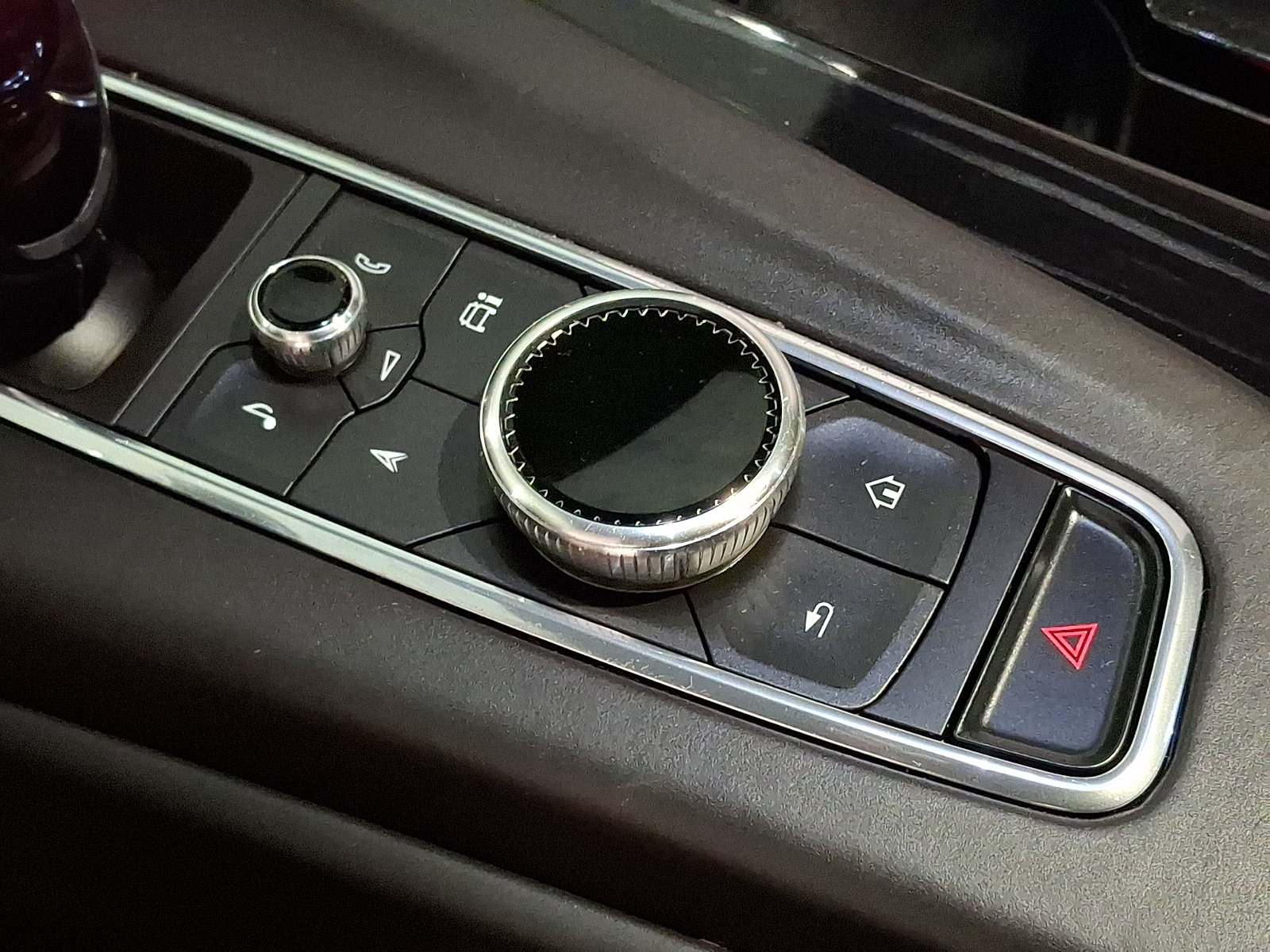 Certified 2023 Cadillac Escalade ESV V AWD/4WD image 28
