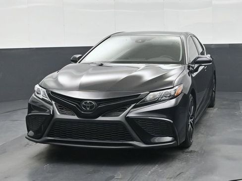Used 2024 Toyota Camry SE FWD image 11