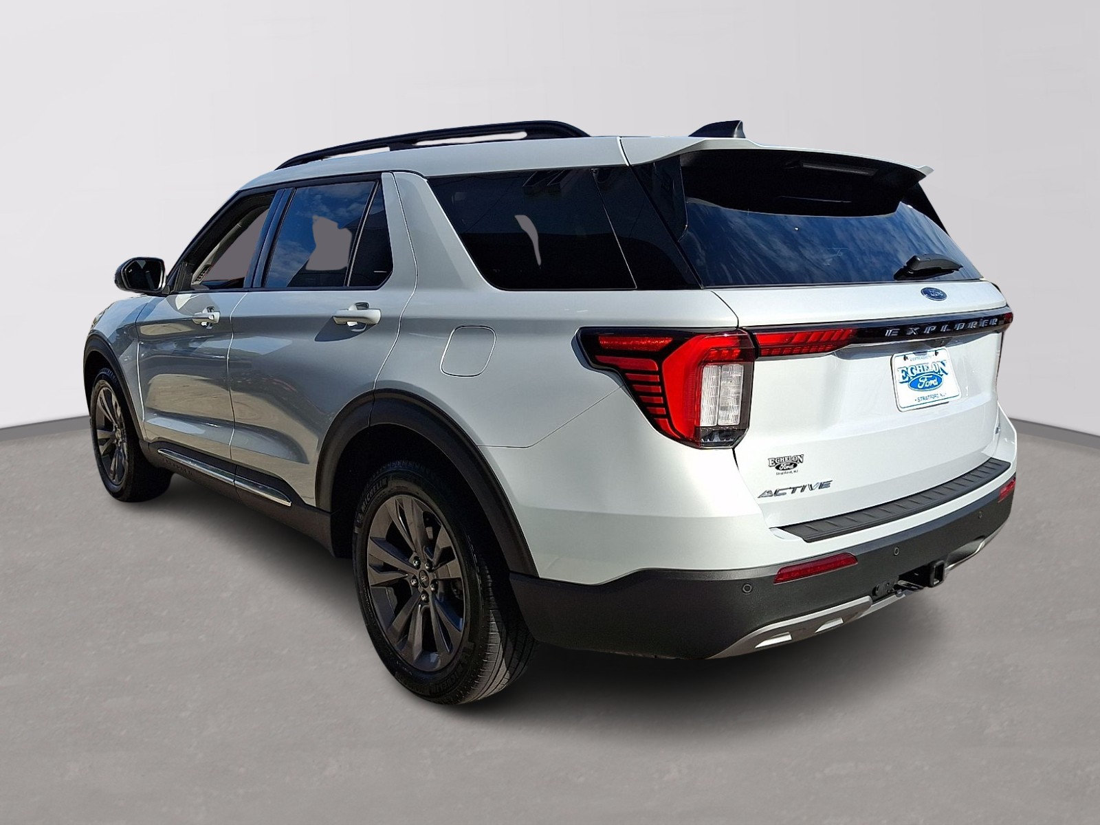 Used 2025 Ford Explorer Active w/ Active Comfort Package AWD/4WD image 4