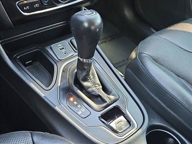 Used 2019 Jeep Cherokee Limited w/ Technology Group FWD image 17