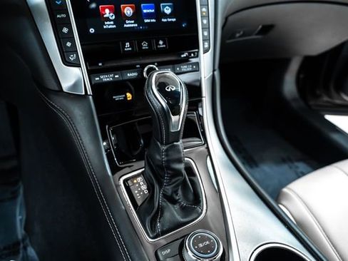 Used 2019 INFINITI Q60 3.0t Luxe RWD image 22