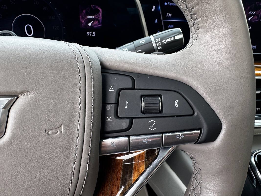 Used 2024 Cadillac Escalade Sport Platinum w/ LPO, ONYX Package AWD/4WD image 15