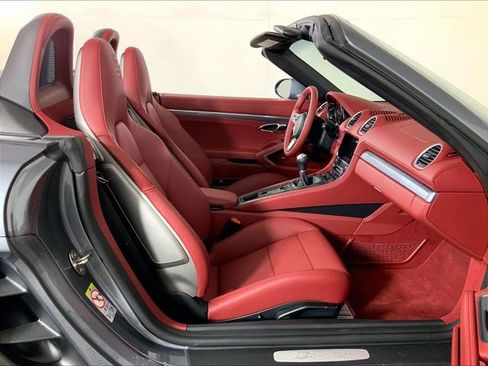 Used 2025 Porsche 718 Boxster image 17