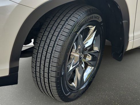 Used 2018 Toyota Highlander Limited Platinum AWD/4WD image 37