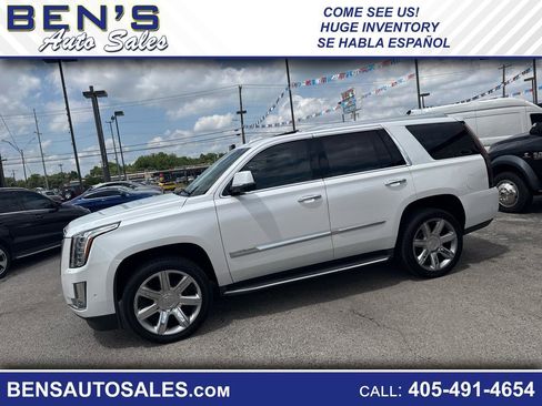 Used 2017 Cadillac Escalade Luxury AWD/4WD image 1