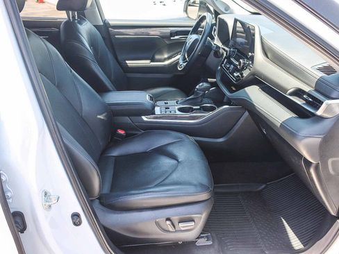 Used 2023 Toyota Highlander Limited FWD image 18