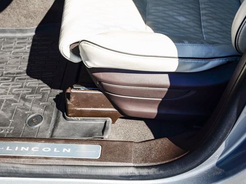 Used 2023 Lincoln Aviator Black Label w/ Jet Package image 21