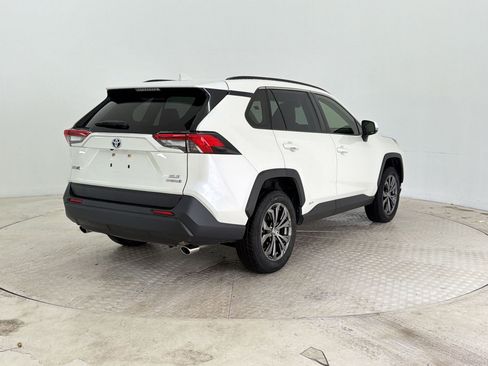 Used 2022 Toyota RAV4 XLE Premium AWD/4WD image 9