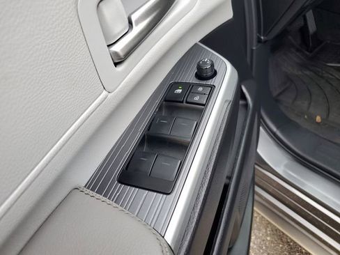 Used 2026 Toyota Sienna XLE FWD image 17