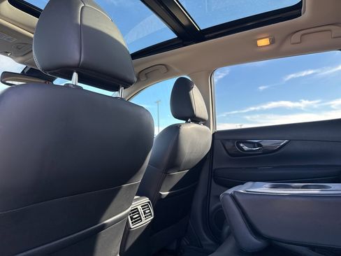 Used 2017 Nissan Rogue SL w/ SL Premium Package image 23