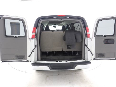 Used 2017 Chevrolet Express 3500 LT w/ LT Preferred Equipment Group image 11